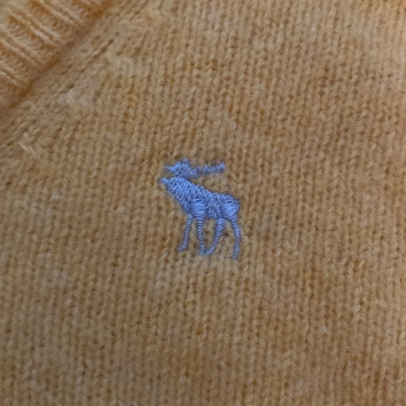 VINTAGE yellow Abercrombie sweater!! - Picture 3 of 5